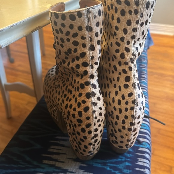 John fleuvog rainbow boots cheetah print. Almost new. - Picture 4 of 7